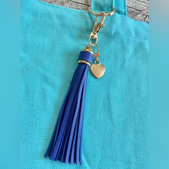NWT. Set of bag + keychain/bag charm. Tote bag with removable keychain/bag charm - Picture 5 of 5
